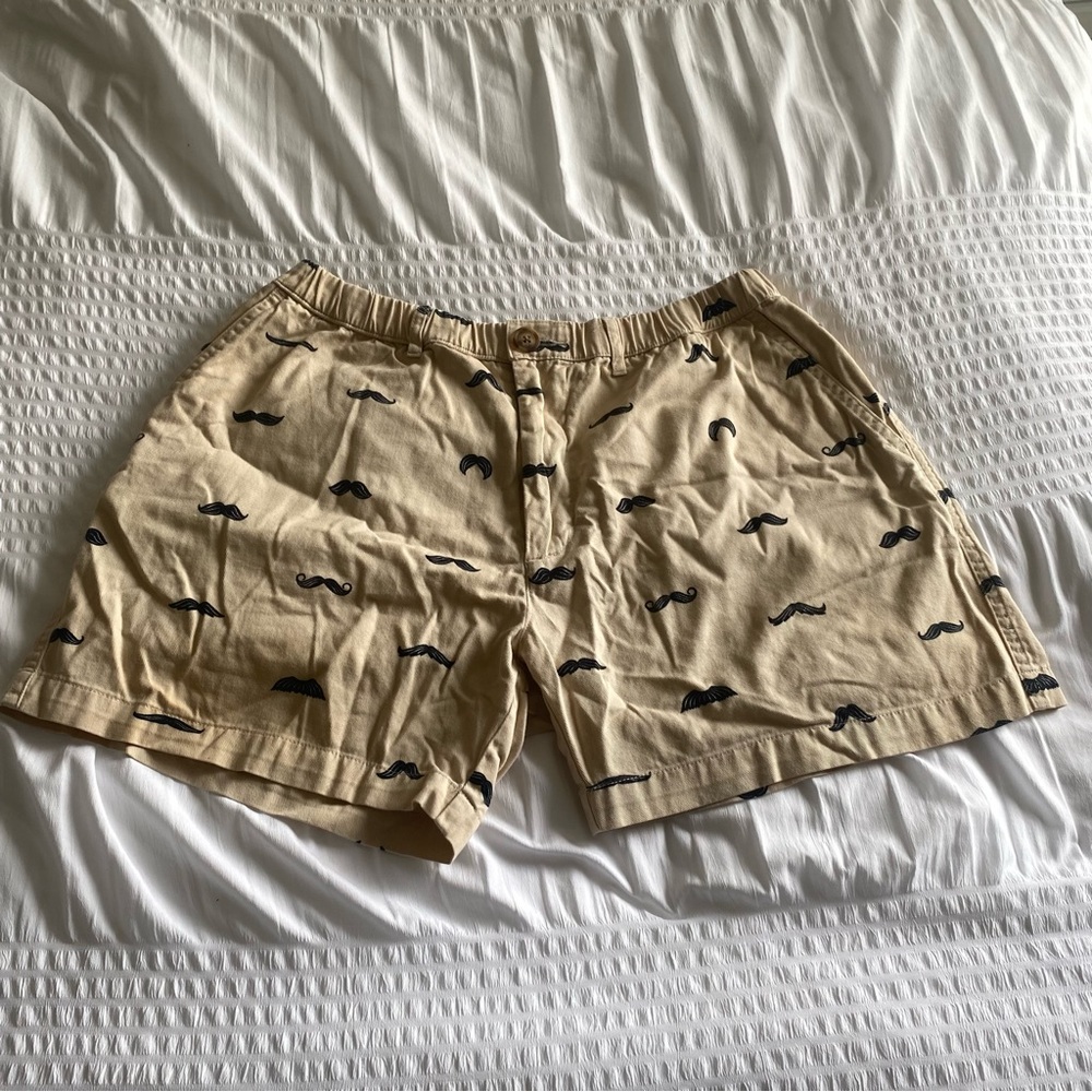 Chubbies beige mustache movember shorts size Large